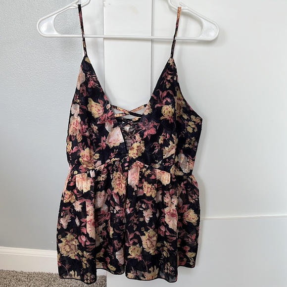 A. peach Floral Strappy Smocked tank top large - Picture 3 of 8